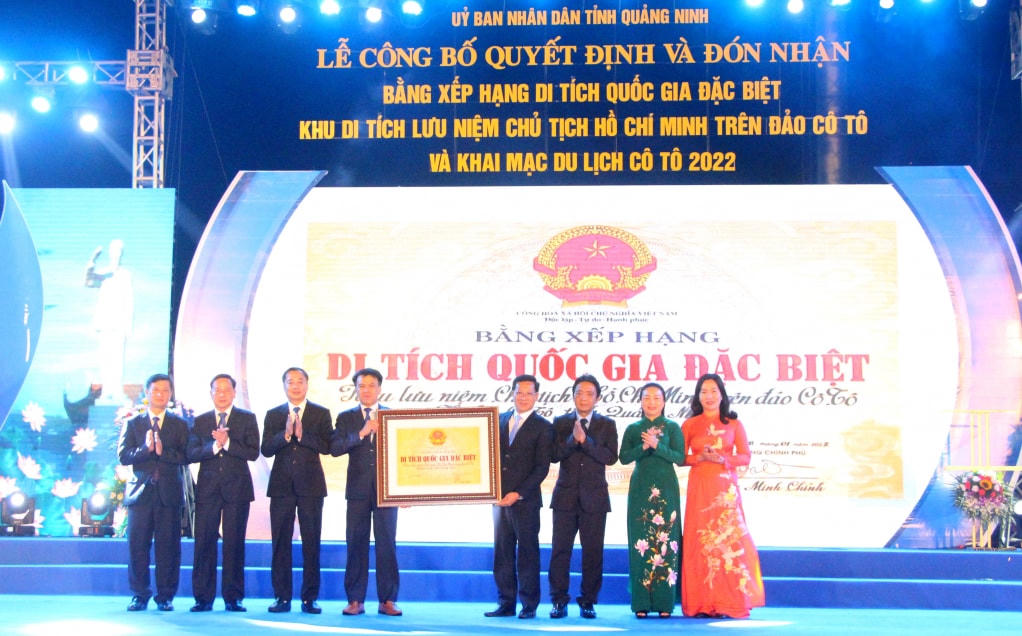 Huyện Cô Tô đón nhận Bằng xếp hạng Di tích quốc gia đặc biệt Khu lưu niệm Chủ tịch Hồ Chí Minh trên đảo Cô Tô. Ảnh: QMG.