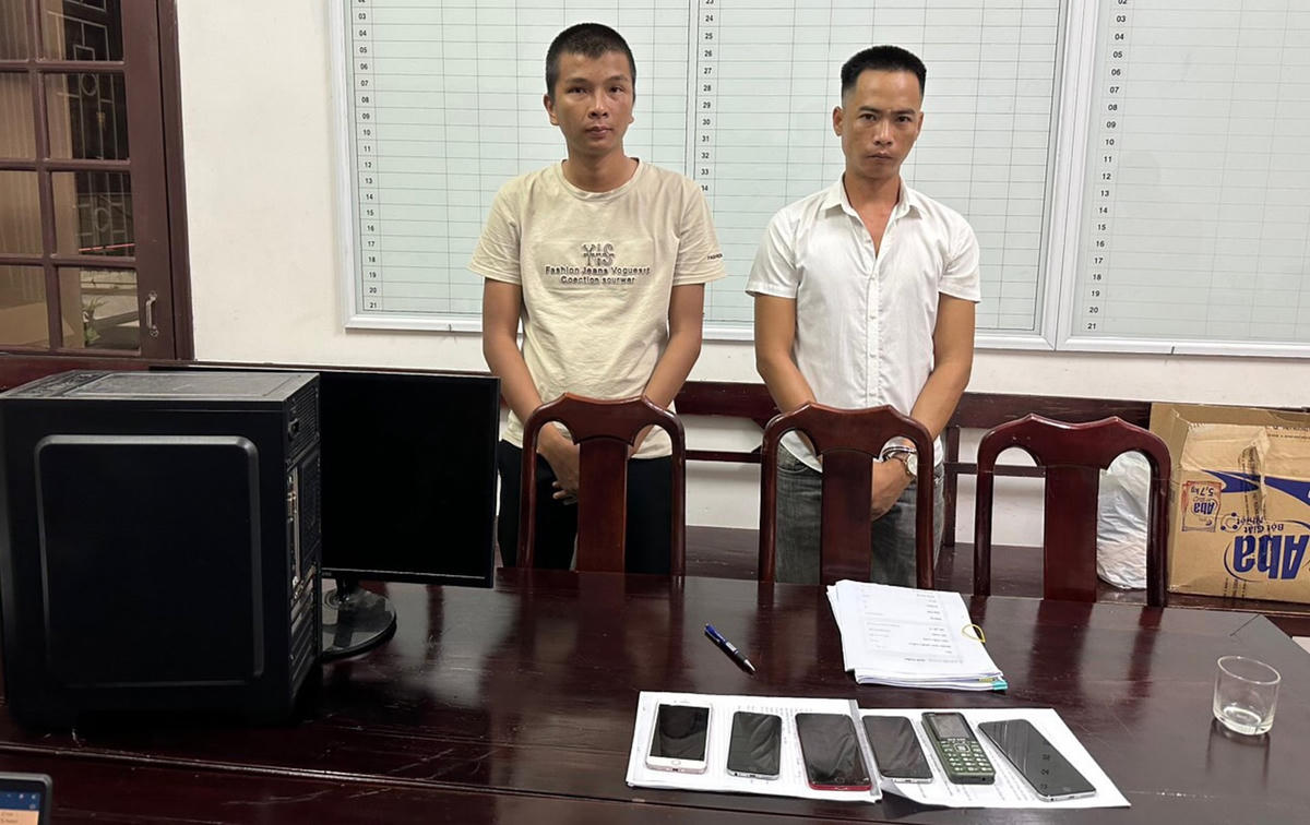 Các đối tượng tại cơ quan Công an. (Ảnh CA huyện Duy Xuyên) 