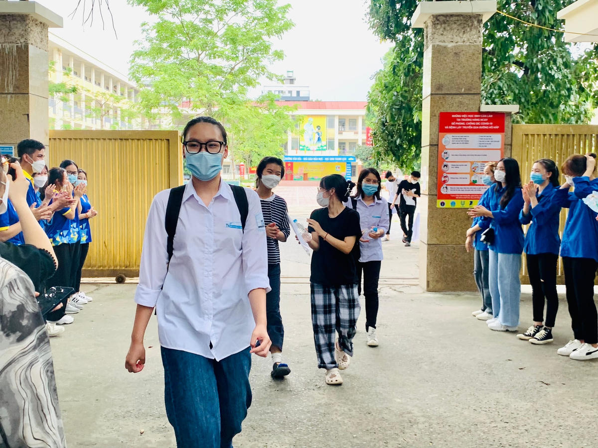 Sáng 7/7, thí sinh cả nước đã hoàn thành bài thi đầu tiên với môn thi Ngữ văn của Kỳ thi tốt nghiệp THPT năm 2022.