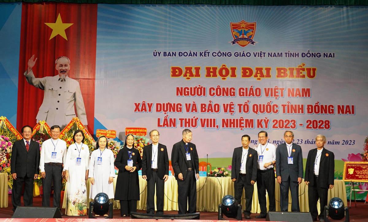Ban thường trực Ủy ban Đoàn kết Công giáo Việt Nam tỉnh Đồng Nai khóa VIII, nhiệm kỳ 2023-2028 ra mắt nhận nhiệm vụ. Ảnh: Mạnh Thìn.