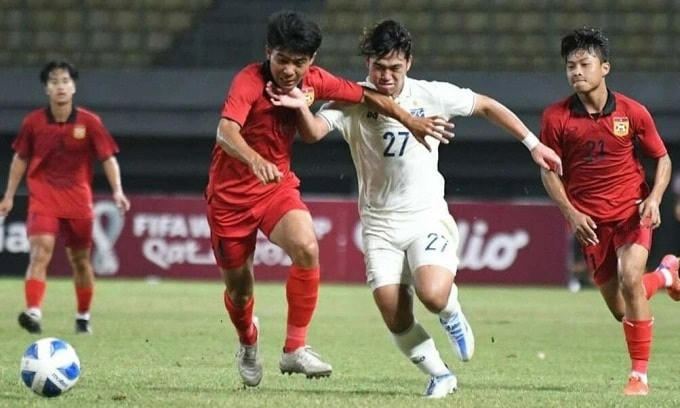 U19 Lào (áo đỏ) cũng tạo nên cú sốc khi đánh bại U19 Thái Lan với tỷ số 2-0 (Ảnh: AFF).