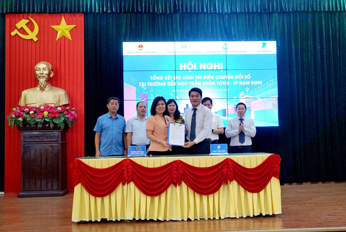 VNPT Nam Định phối hợp với ngành Giáo dục - Đào tạo Nam Định thực hiện thí điểm Chuyển đổi số tại Trường Tiểu học Trần Nhân Tông (TP Nam Định).