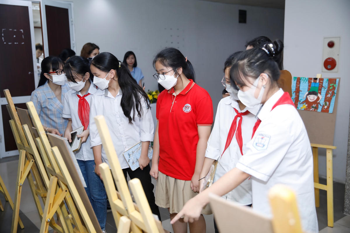 Những bức tranh ấn tượng nhất đã được trưng bày tại buổi triển lãm của chương trình.