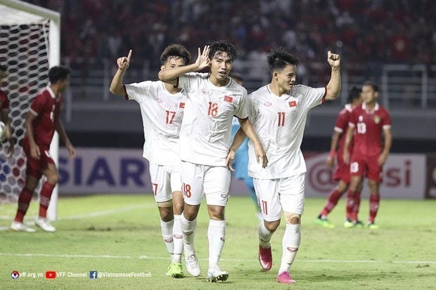 Đinh Xuân Tiến (giữa) được AFC đánh giá cao. (Nguồn: VFF).