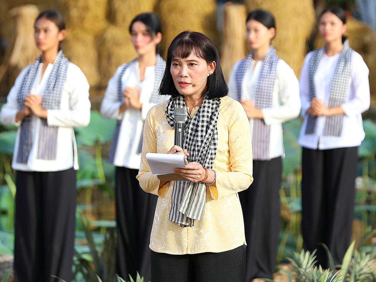 Bà Hồ Thu Ánh phát biểu.