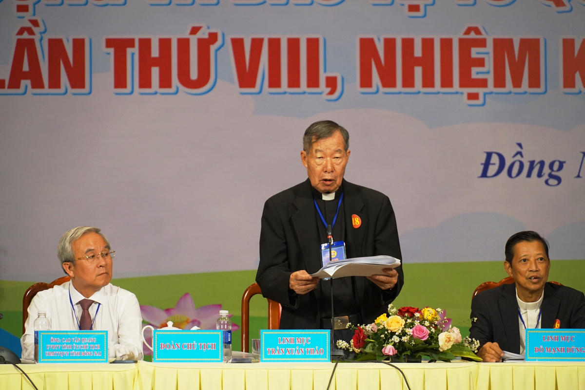 Chủ tịch Ủy ban Đoàn kết Công giáo Việt Nam tỉnh Đồng Nai nhiệm kỳ 2018-2023, Linh mục Trần Xuân Thảo điều hành đại hội. Ảnh: Mạnh Thìn.