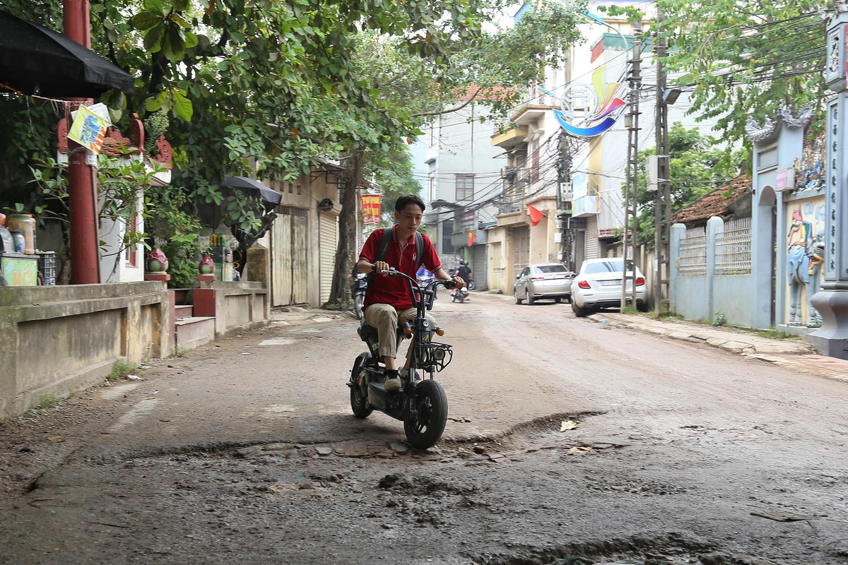 Hà Nội: Dân khổ sở vì tuyến đường liên xã thuộc huyện Thanh Trì xuống cấp trầm trọng
