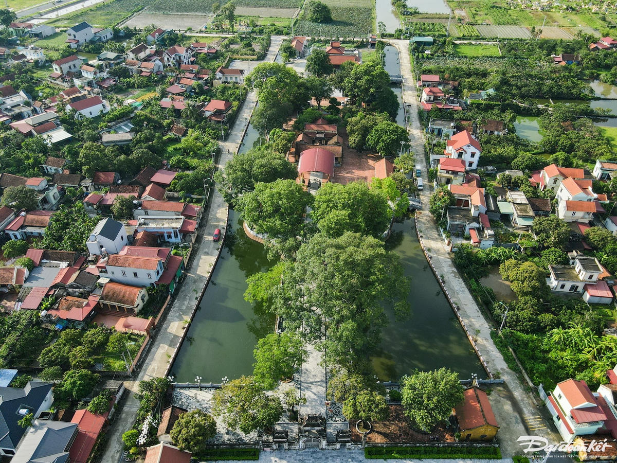 Đền Trần Thương nằm tại xã Trần Thương, tỉnh Ninh Bình, được xây dựng từ thời Hậu Lê, trên nền kho lương cũ thời Trần. Ngôi đền thờ Quốc công Tiết chế Trần Hưng Đạo cùng các bộ tướng có công trong cuộc kháng chiến chống quân xâm lược Nguyên - Mông lần thứ hai. Ảnh: Đình Minh