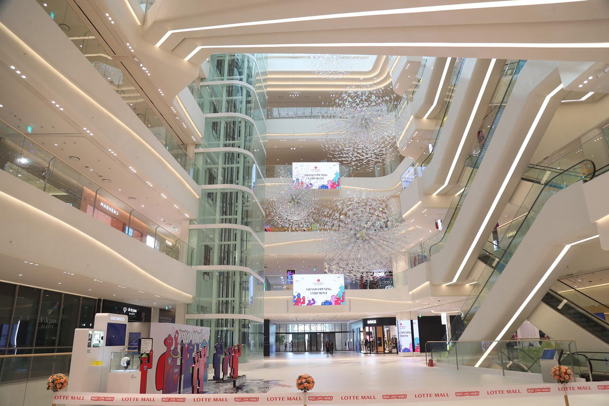 Hà Nội: Lotte Mall West Lake chính thức đi vào hoạt động