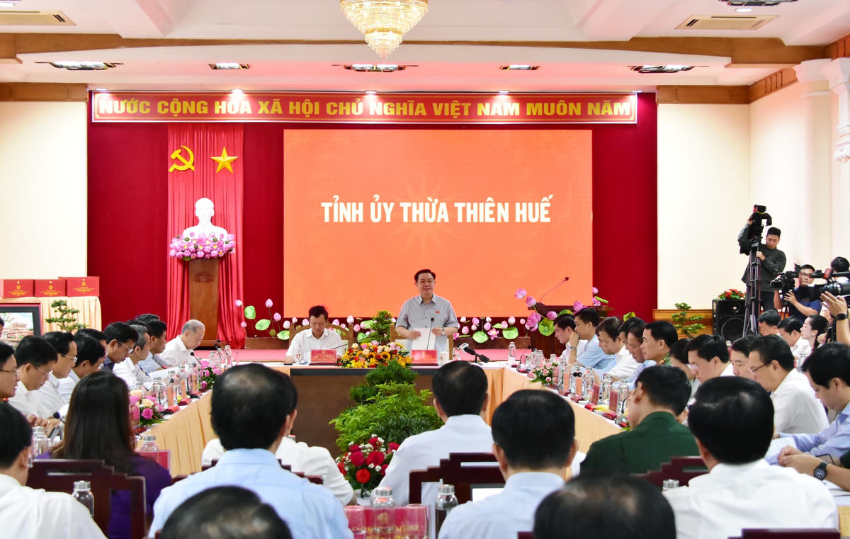 Chủ tịch Quốc hội Vương Đình Huệ làm việc với Ban Thường vụ Tỉnh uỷ Thừa Thiên - Huế.