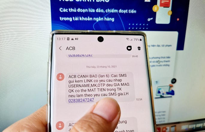 Các ngân hàng liên tục cảnh báo khách hàng bảo mật thông tin tài khoản, không truy cập các đường link giả mạo ngân hàng.