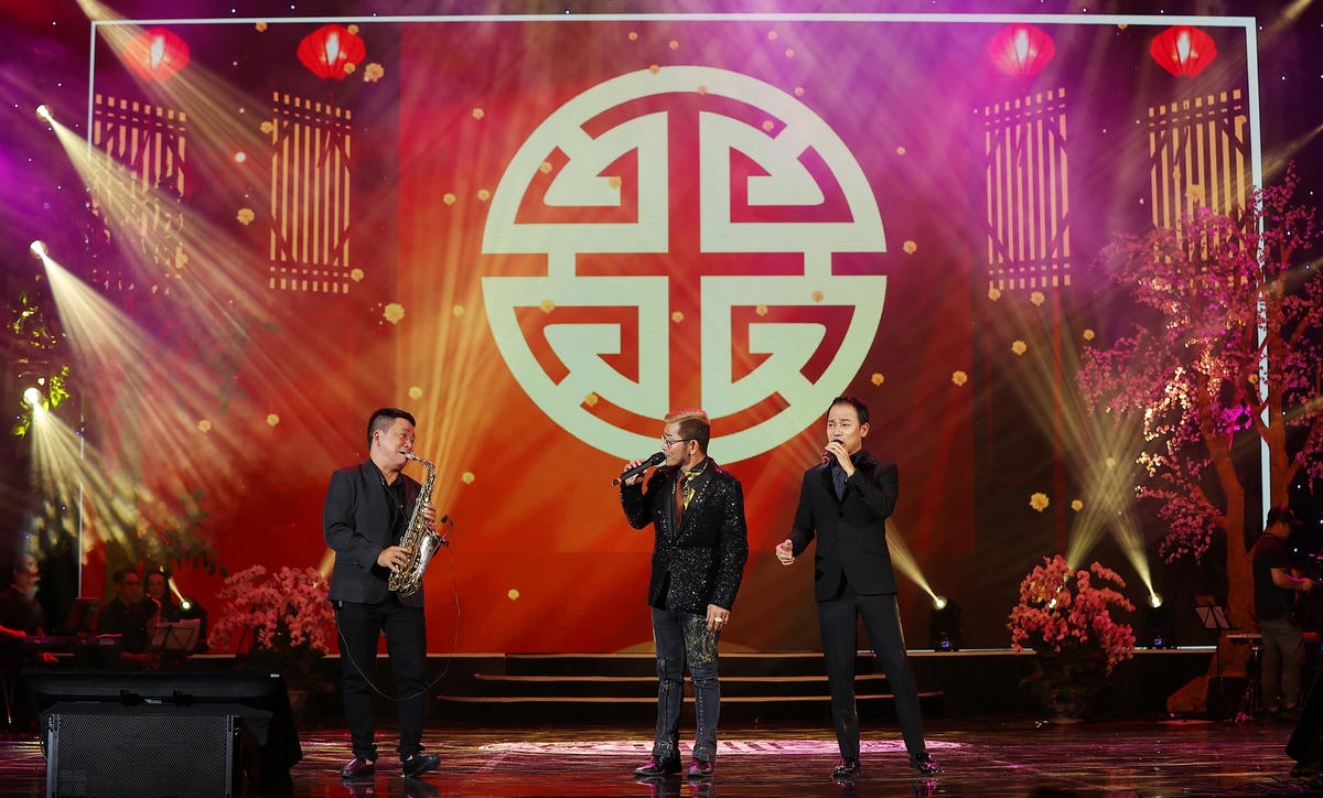 'Tết Vạn lộc 2023' cười ra nước mắt vì… hoa hậu