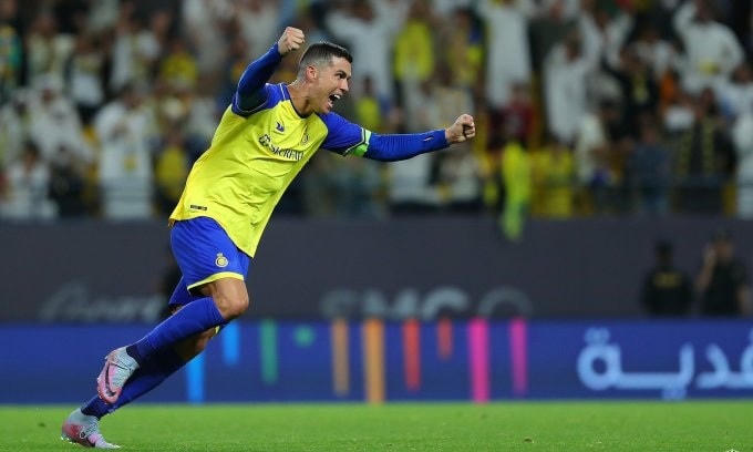 Niềm vui của C.Ronaldo sau khi ghi bàn cho Al Nassr (Ảnh: Getty).