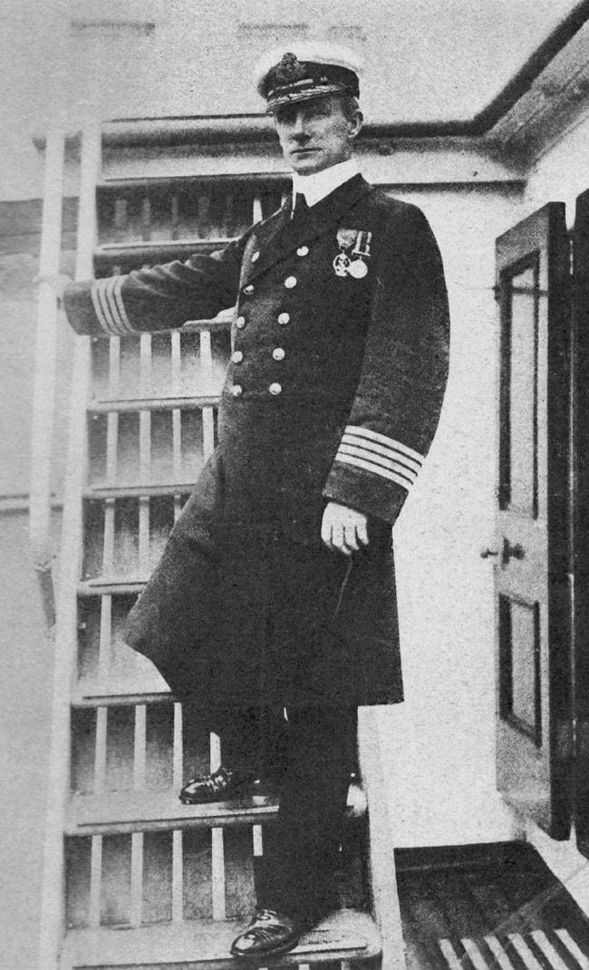 Thuyền trưởng Arthur Rostron.