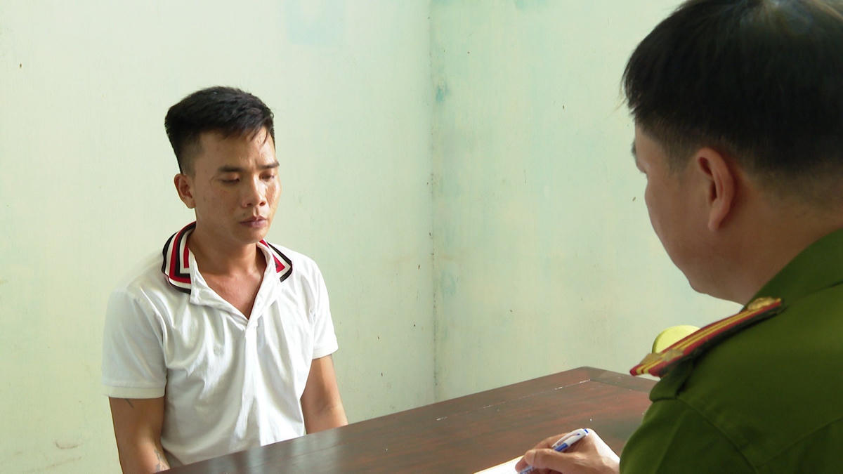 Đối tượng Phạm Văn Quang tại cơ quan Công an.