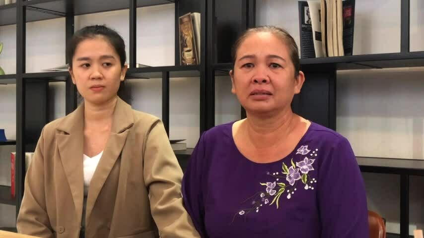 Bà Hồ Thị Tân, mẹ ca sĩ Thiện Nhân tỏ ra mệt mỏi, buồn chán vì cuộc sống đảo lộn, chuyện riêng tư của gia đình trở thành chủ đề bàn tán của dư luận khi con gái công khai yêu đồng giới.