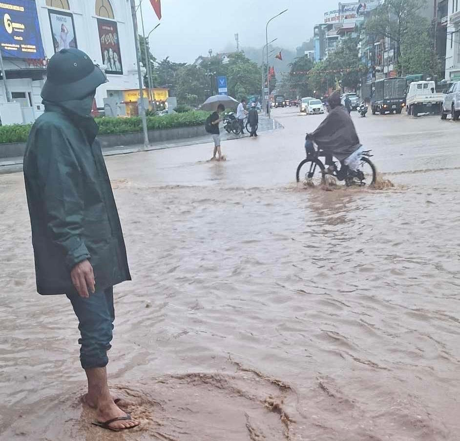 Sơn La: Mưa lớn kéo dài nhiều giờ gây ngập úng cục bộ