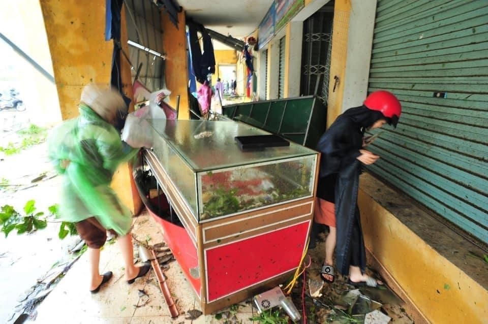 Tiệm vàng bị thổi bay, mất sạch tài sản trước bão Noru