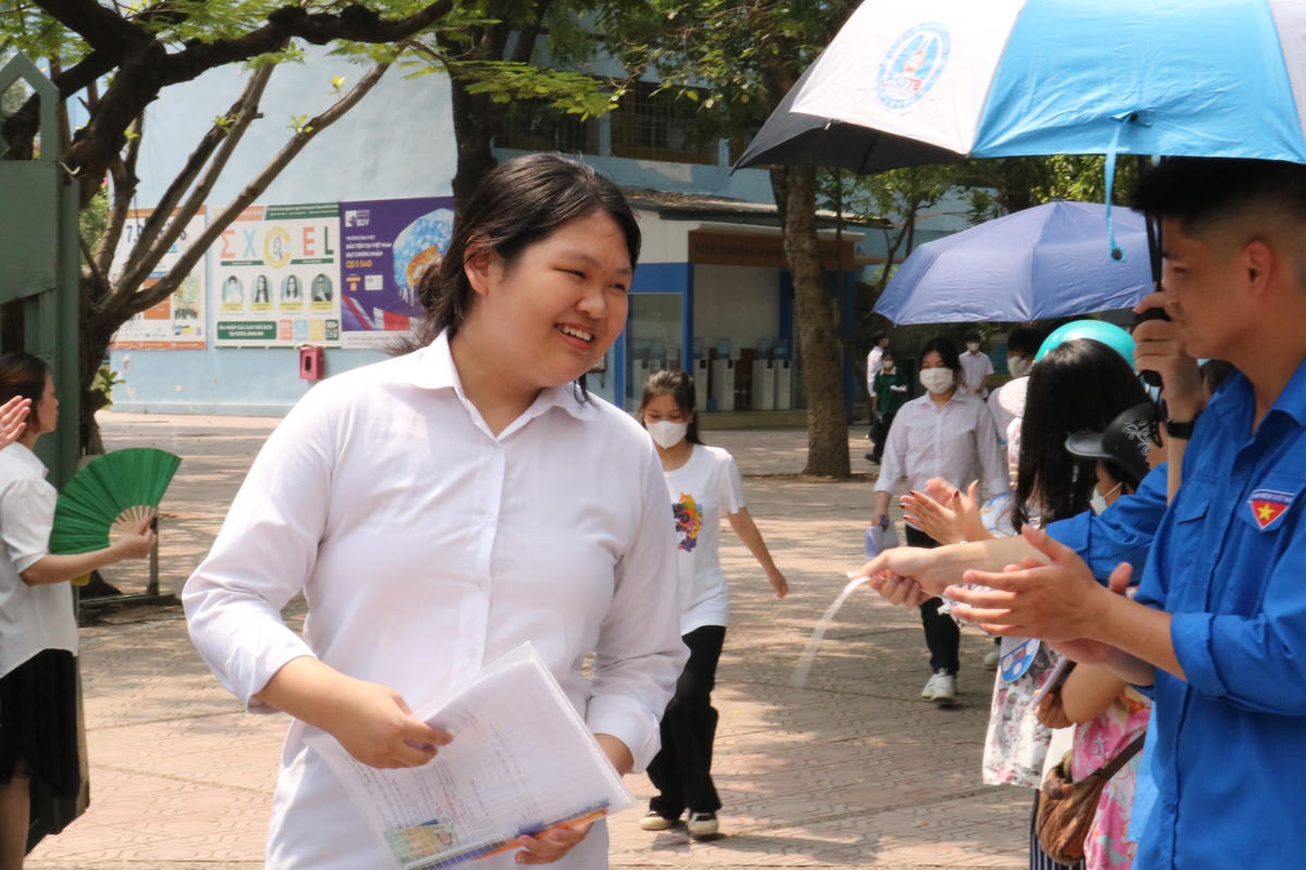 Thí sinh Hà Nội thở phào với đề thi môn Ngữ văn 