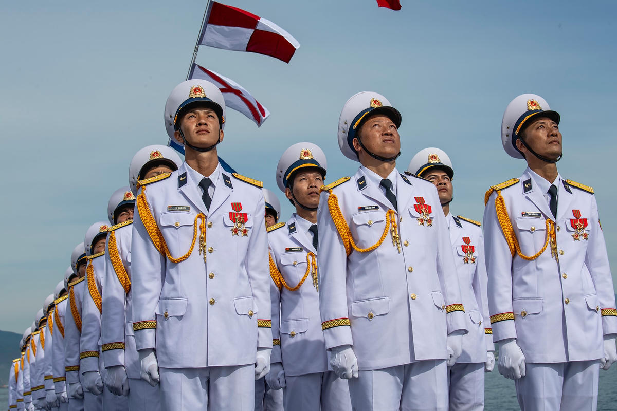 Lực lượng hải quân trong lễ chào cờ.