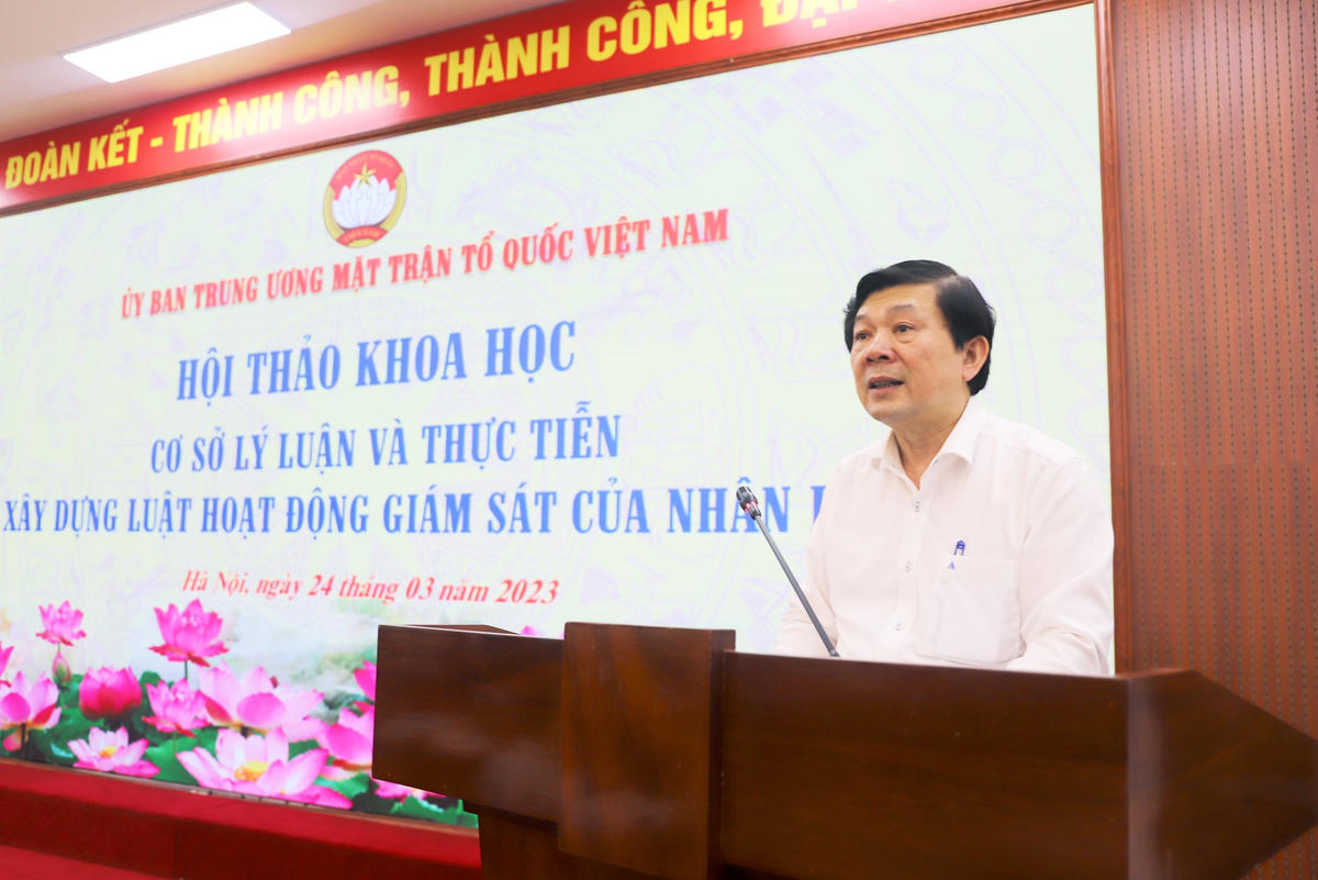 Phó Chủ tịch Nguyễn Hữu Dũng phát biểu tại Hội thảo.