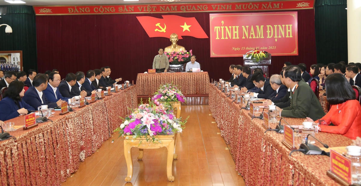 Thủ tướng Chính phủ Phạm Minh Chính chủ trì buổi làm việc với lãnh đạo chủ chốt tỉnh Nam Định trưa ngày 15/1.