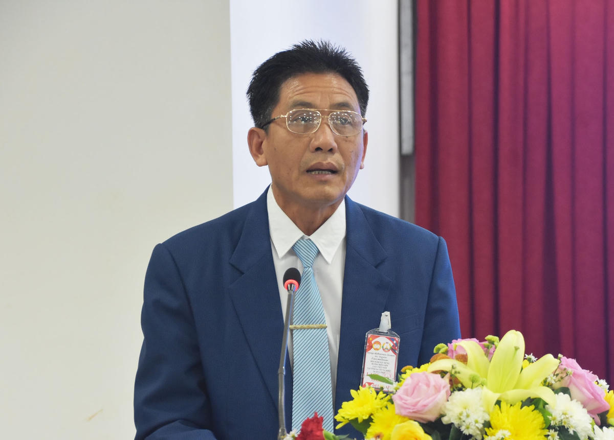 Ông Vongphet Kiensinghuk, Chủ tịch Mặt trận Lào xây dựng đất nước tỉnh Houaphanh phát biểu tại Hội nghị.