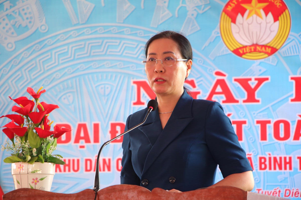 Bà Bùi Thị Quỳnh Vân, Bí thư Tỉnh ủy Quảng Ngãi phát biểu tại ngày hội.