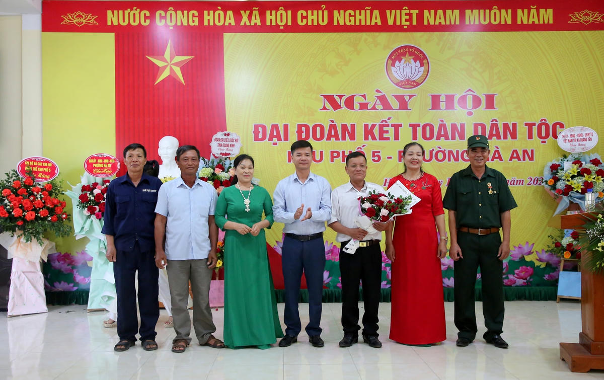 Khu phố 5 ra mắt mô hình điểm Cuộc vận động “Toàn dân đoàn kết xây dựng nông thôn mới, đô thị văn minh”.