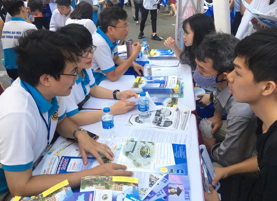Hướng nghiệp chọn ngành/nghề cho học sinh, sinh viên rất quan trọng. Ảnh: TL.