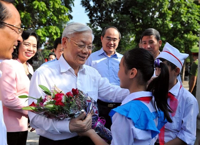 Tổng Bí thư Nguyễn Phú Trọng dự Ngày hội Đại đoàn kết toàn dân tộc tại thôn Tháp Thượng, xã Song Phượng, huyện Đan Phượng, thành phố Hà Nội ngày 15/11/2015. 