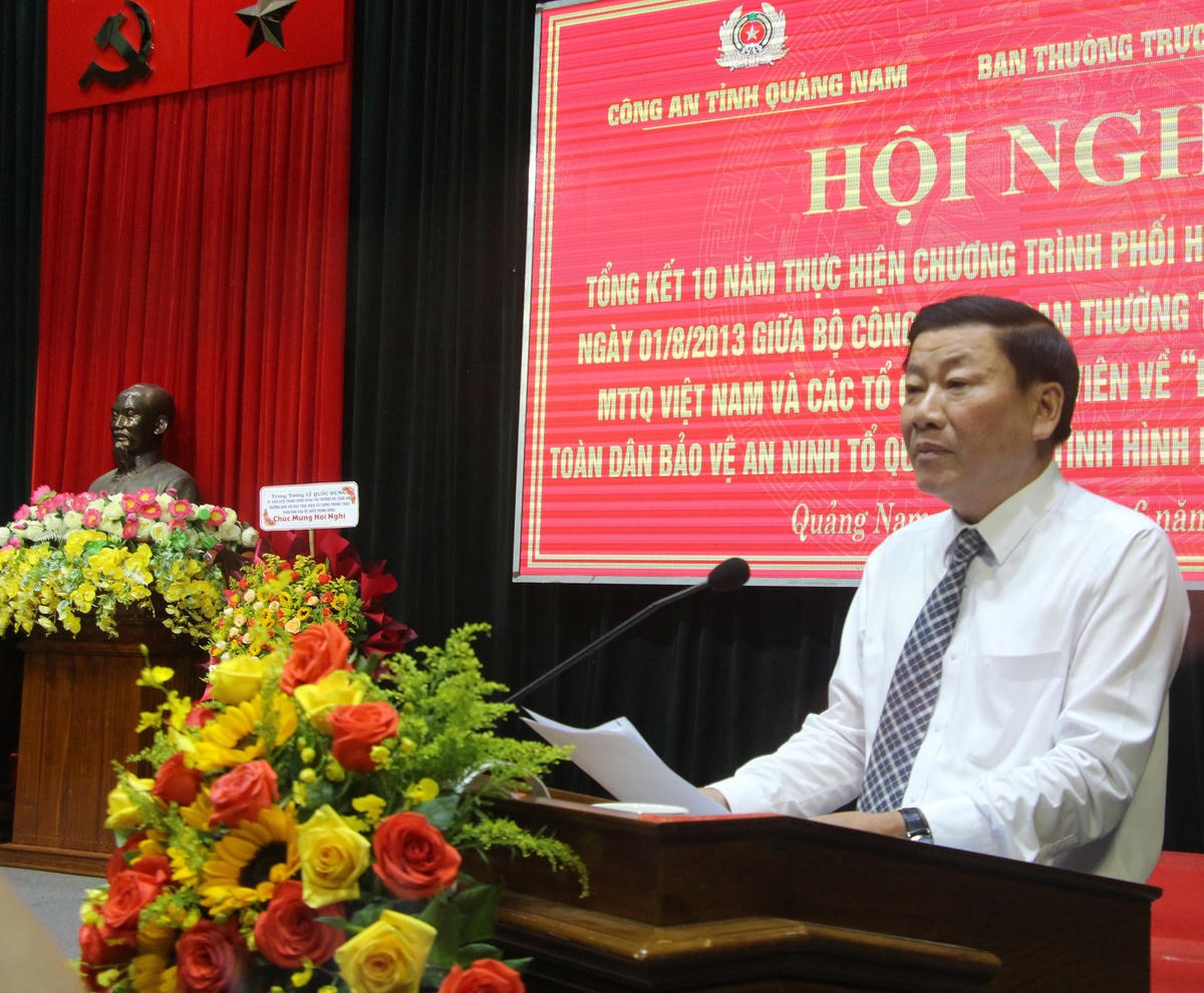 Ông Lê Thái Bình, Phó Chủ tịch Ủy ban MTTQ Việt Nam tỉnh Quảng Nam phát biểu khai mạc Hội nghị.