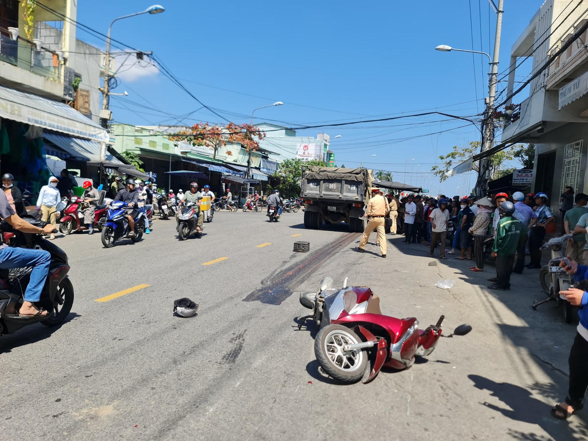Nơi xe tải va chạm với xe máy, khiến em học sinh lớp 6 tử vong.