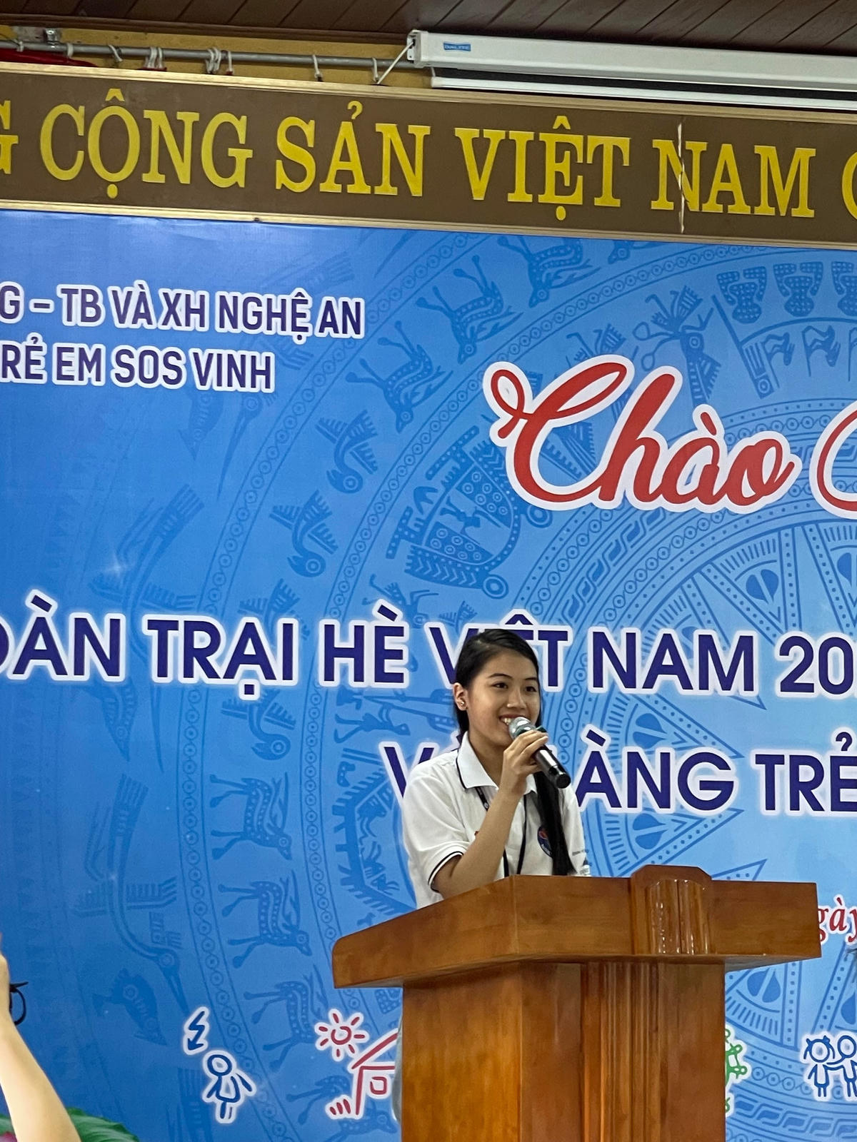 Hoàng Thảo Sandra, kiều bào Séc chia sẻ dự án hỗ trợ giảng dạy tiếng Anh cho học sinh, sinh viên trong nước.