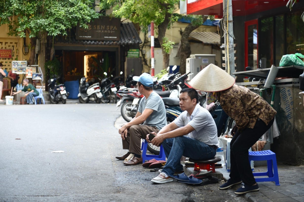 Trong nhiều ngày qua, tại địa bàn thành phố Hà Nội ghi nhận nhiều ca mắc Covid-19. Trong đó có những ca nặng phải đưa đi cấp cứu, thậm chí có những ca tái nhiễm nhiều lần.
