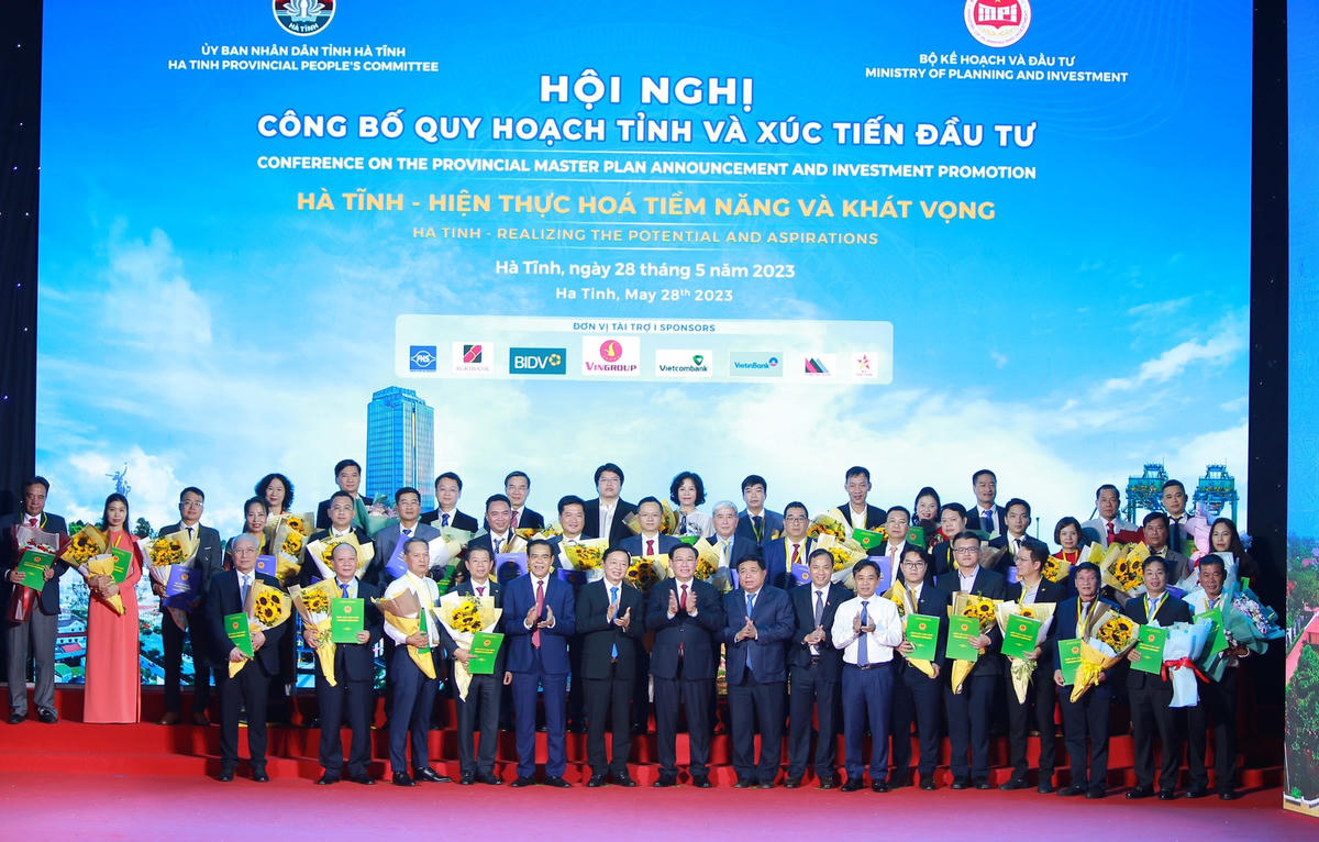 Hội nghị đã có 15 dự án được trao quyết định đầu tư và 25 ghi nhớ hợp tác đầu tư được ký kết.