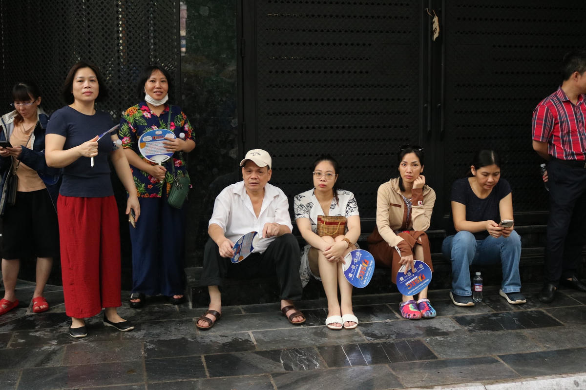 Hơn 1 triệu thí sinh THPT bắt đầu làm bài thi môn Ngữ văn