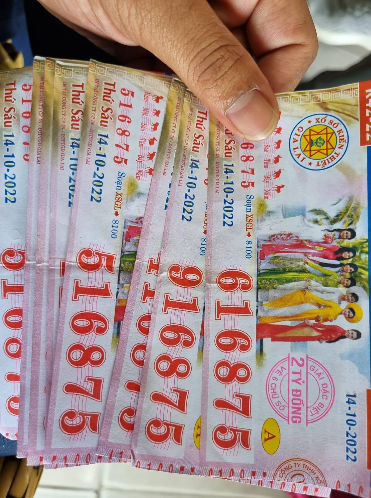 Vé số mà kẻ gian lừa đổi lấy tiền của cụ bà Ch.