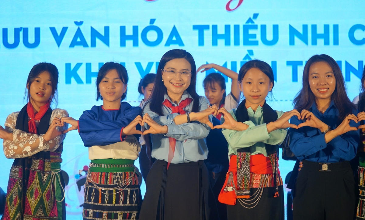 Chương trình còn là nơi giao lưu, chung tay gìn giữ và phát huy những giá trị truyền thống của quê hương và đất nước.
