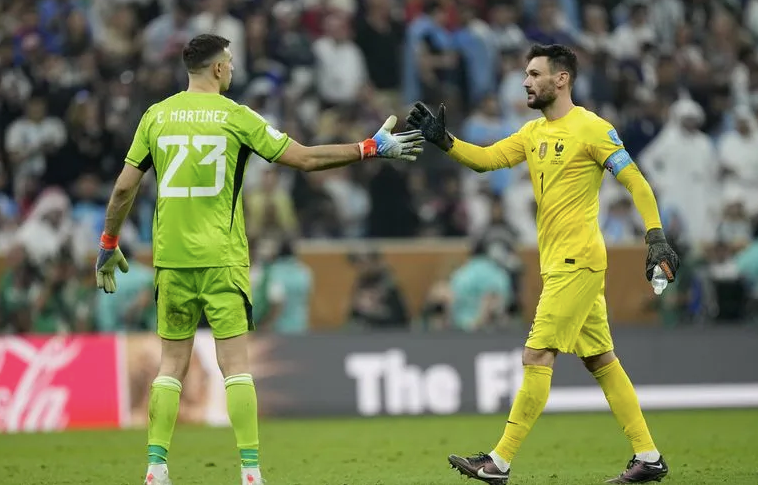 Thủ môn Lloris không thể trở thành thủ môn đầu tiên 2 lần vô địch World Cup liên tiếp với tư cách thủ quân (Ảnh: Getty).