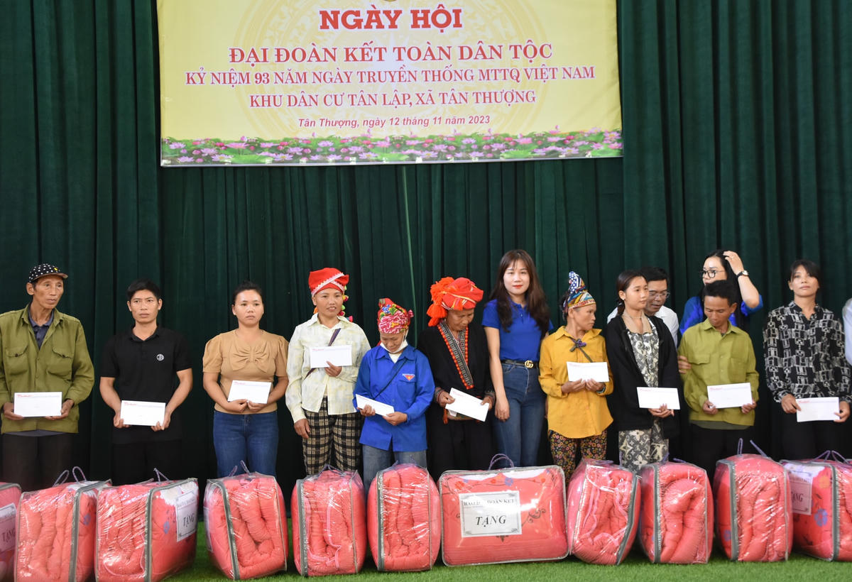 Đây cũng là dịp để Báo Đại Đoàn Kết chia sẻ thông tin tới các hoàn cảnh khó khăn để xã hội biết đến. Sau đó sẽ huy động các nguồn lực trong xã hội để chung tay giúp đỡ về mặt vật chất, tinh thần, góp phần nhanh chóng khắc phục những khó khăn họ đang gặp phải trong cuộc sống.