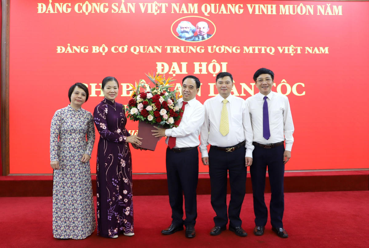 Nêu cao tinh thần đoàn kết trong chi bộ