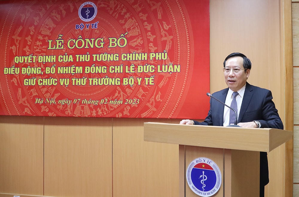 Tân Thứ trưởng Lê Đức Luận phát biểu tại buổi lễ nhận nhiệm vụ Thứ trưởng Bộ Y tế.  