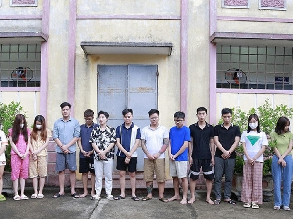 Các đối tượng tại cơ quan công an.