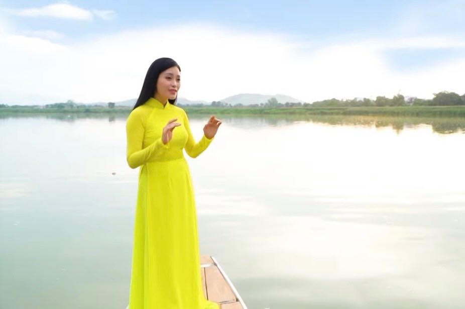 Hình ảnh trong MV "Quê ơi". 