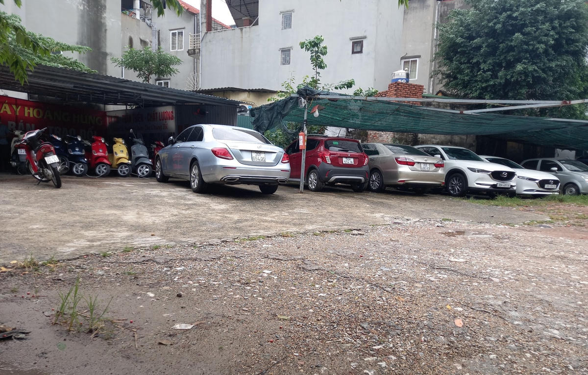 Hà Nội: Loạt bãi xe vi phạm trật tự đô thị, PCCC ở phường Dịch Vọng