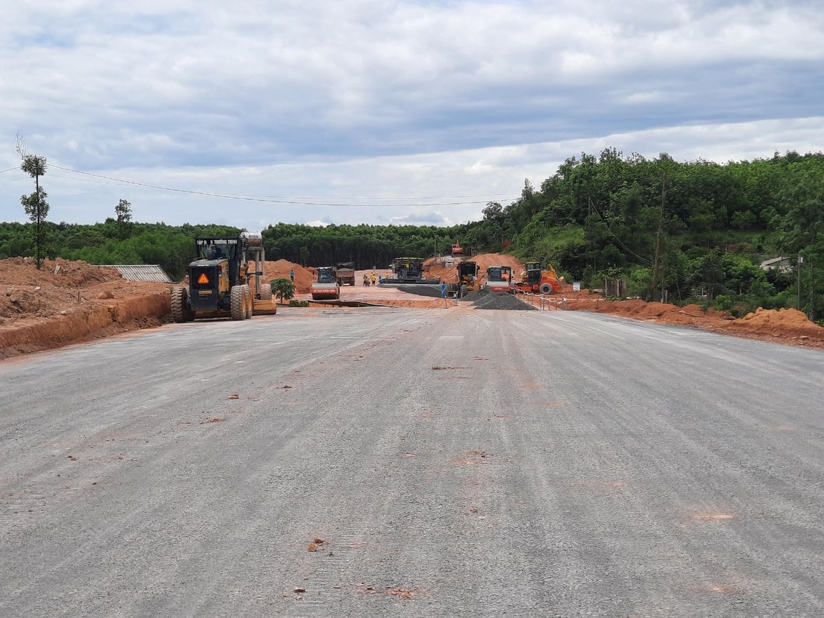 Đến cuối tháng 6/2023, một số đoạn đã được cấp phối đá dăm.