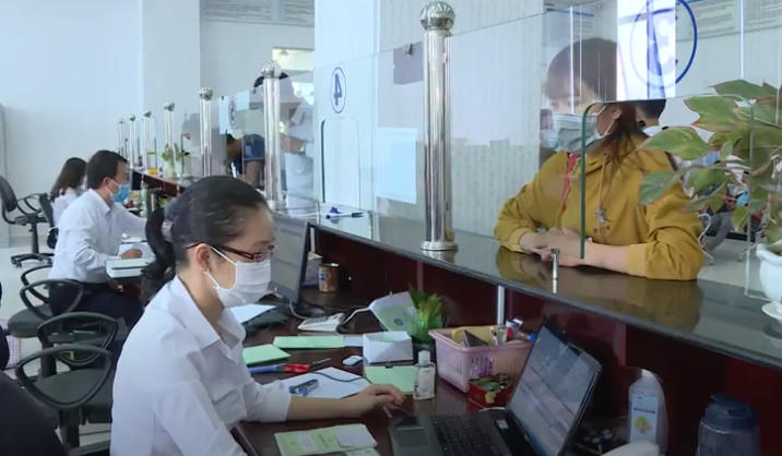 Người lao động làm thủ tục hưởng trợ cấp BHXH 1 lần.