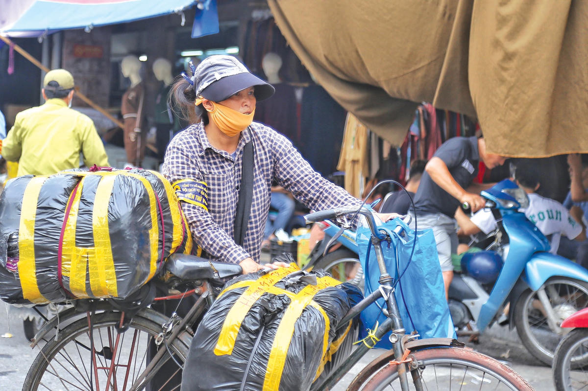 ‘Cửu vạn’ chợ Đồng Xuân