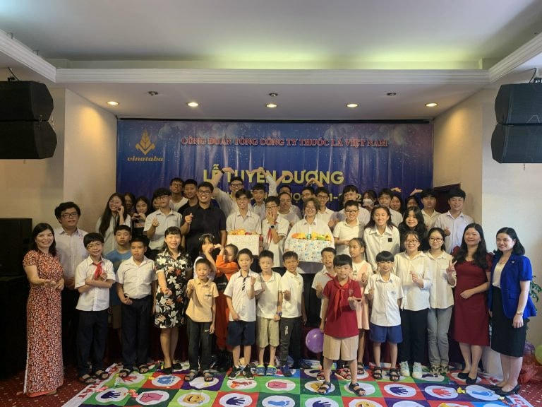 Công đoàn Vinataba: Tuyên dương, khen thưởng học sinh giỏi lần thứ XIX, năm học 2021 - 2022